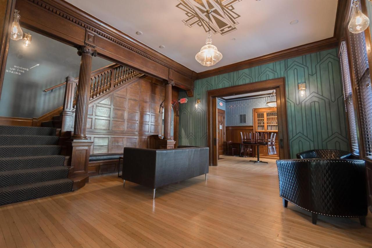 The Dubbel Dutch Hotel Milwaukee Exterior photo